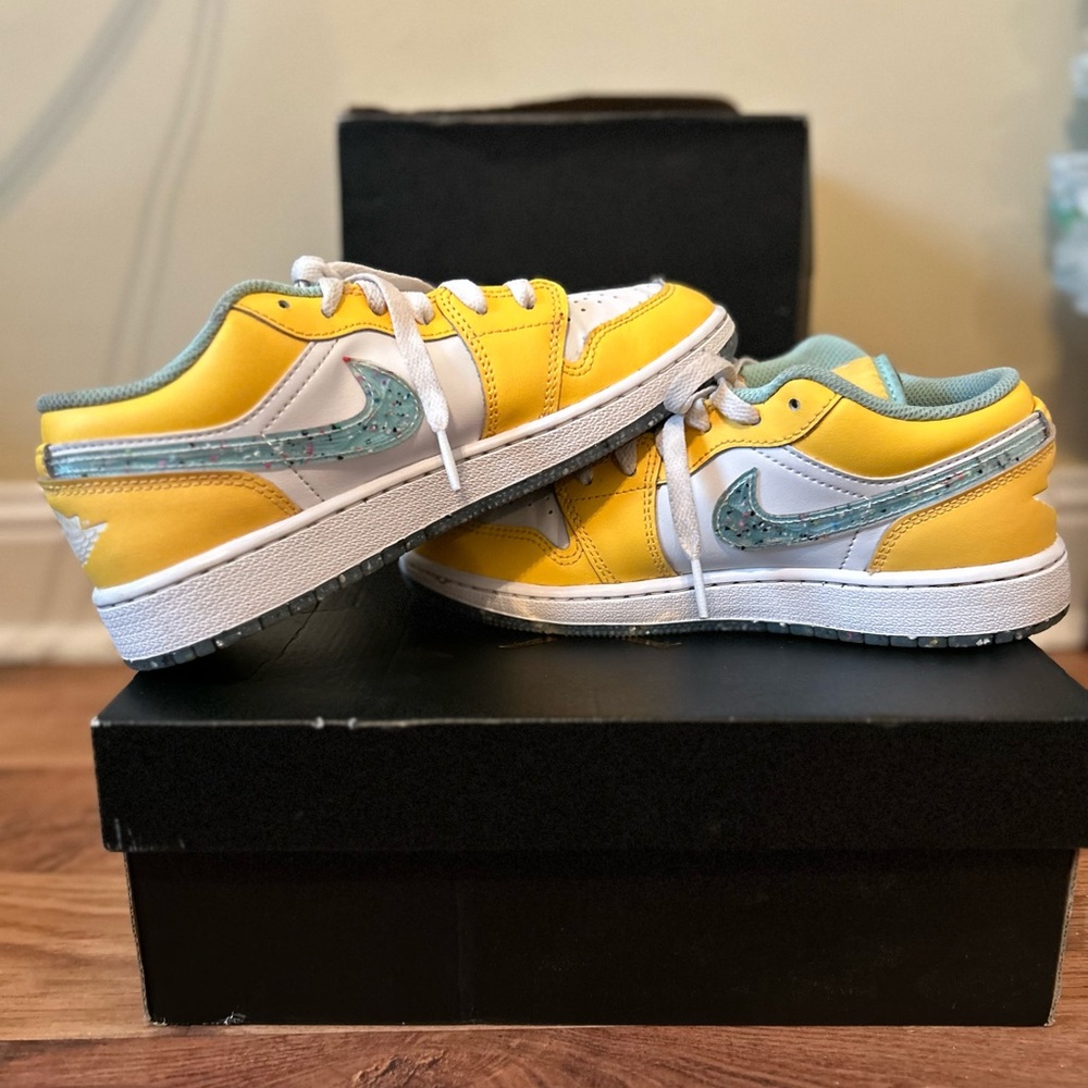 Nike Air Jordan Low SE Recycled Grind size 4.5 Youth